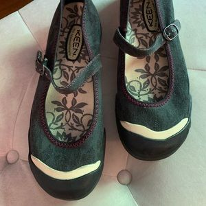 Keen sneakers (women’s size 9.5)